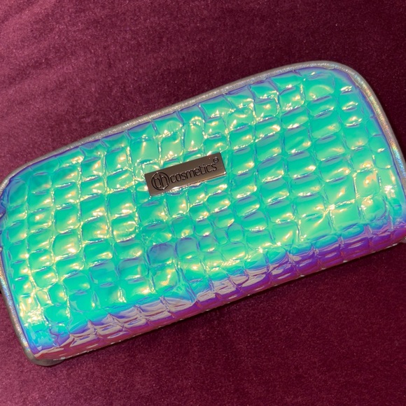BH Cosmetics Holographic Makeup Pouch - Picture 1 of 3